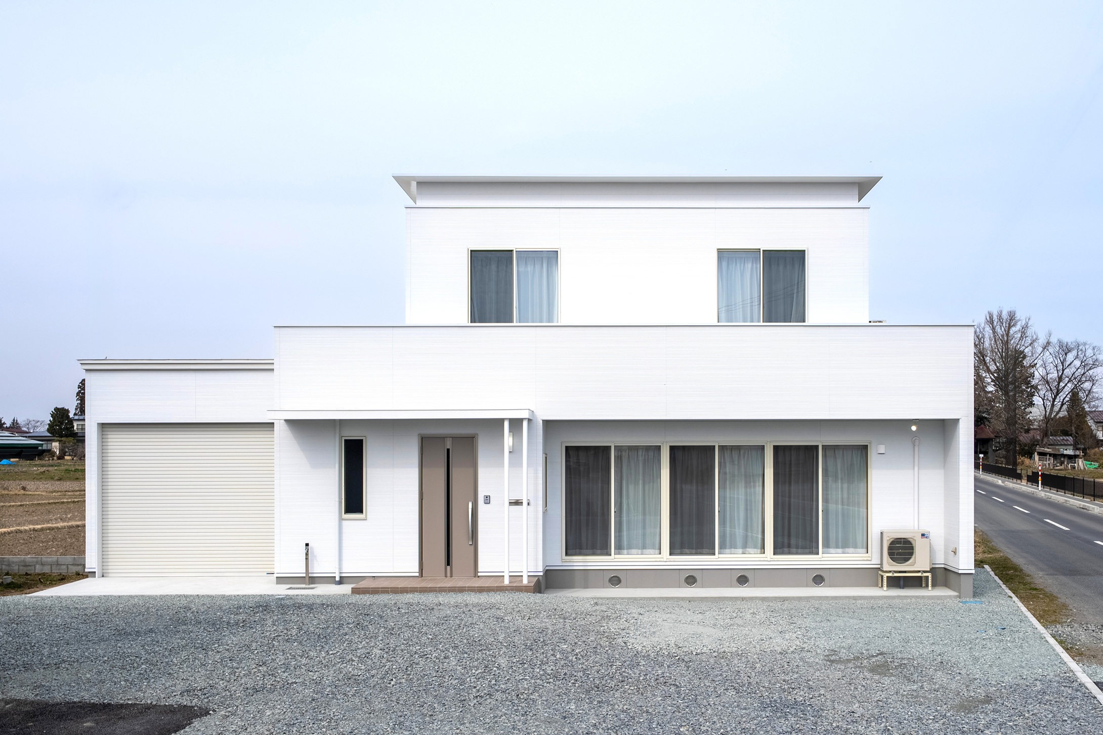 優美な弧が暮らしを包む、白い家 画像