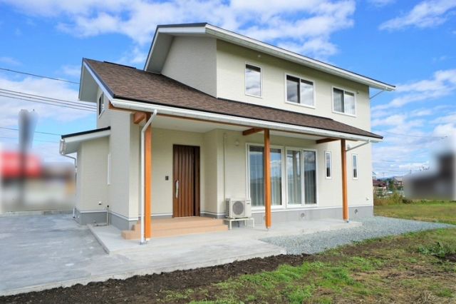 大きな吹き抜けのあるかわいい家 アイキャッチ画像